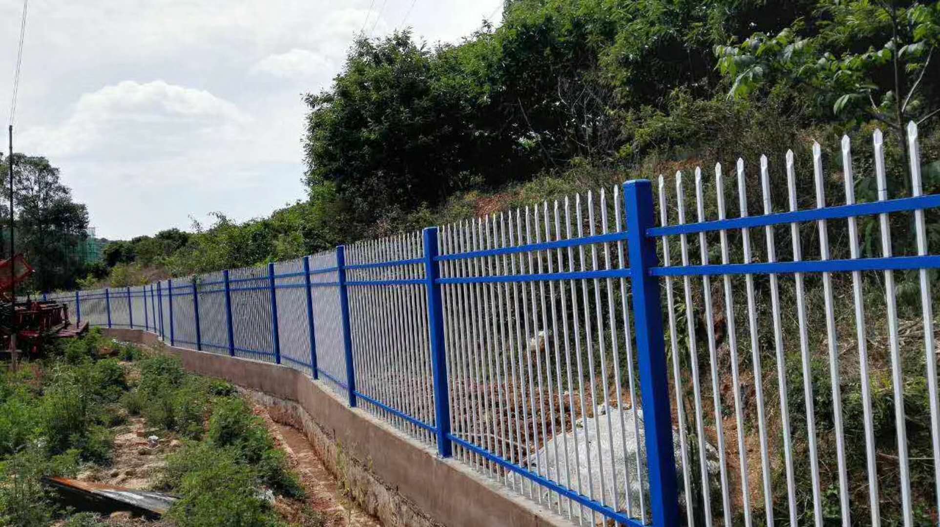 钢丝网围墙多少钱一米 浸塑钢丝网围栏价格 围墙护栏网报价-阿里巴巴
